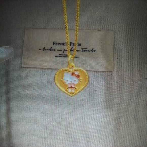 💲4⃣▶▶Hello Kitty Gold Tone Heart Necklace - Picture 2 of 4